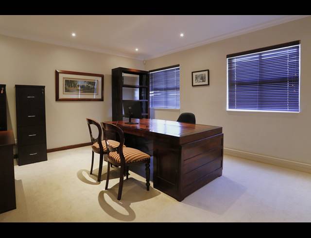 350M² OFFICE TO LET IN WESTLAKE